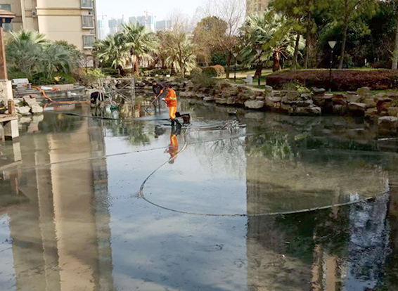 惠城景观池淤泥清理