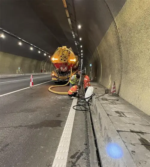 惠城隧道排水渠清淤